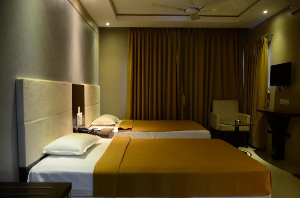 Hotel Blue Lagoon Daman Zimmer foto